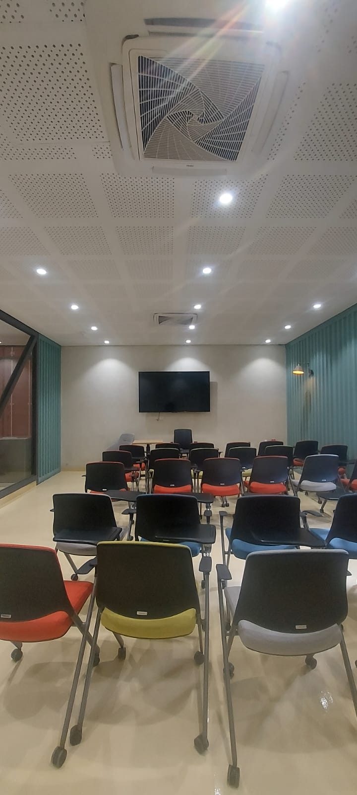 Unilever — RYK Factory Office — Unilever industrial / factory office in Rahim Yar Khan, Pakistan — view 2